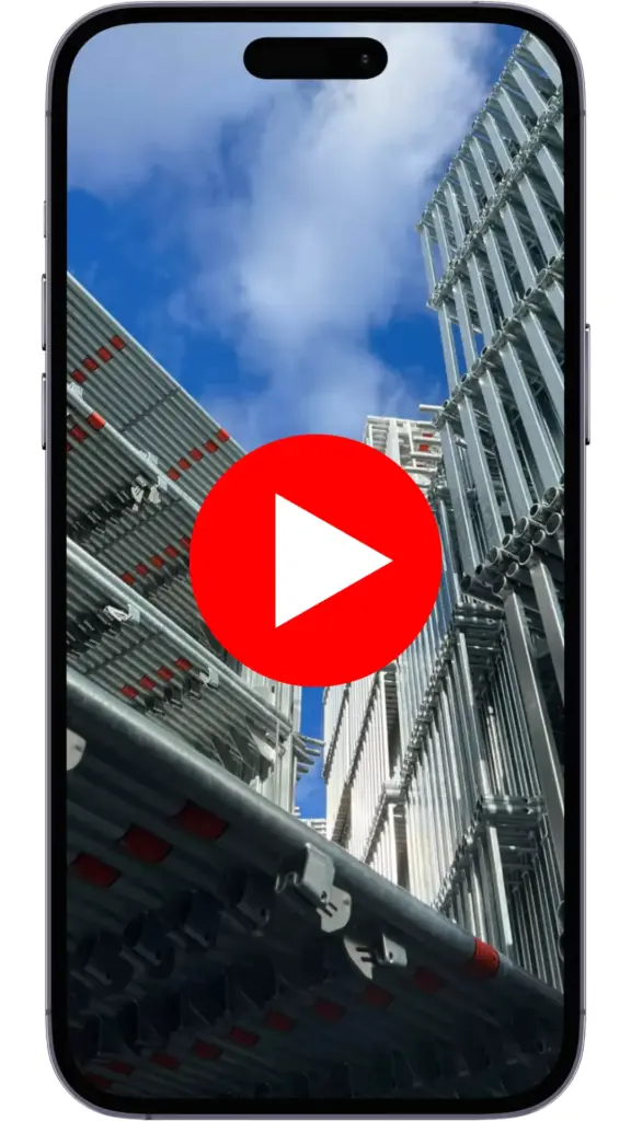 iPhone mit Gerüstmaterial im Hintergrund
