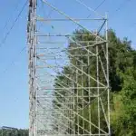 Hochspannung und Gerüst